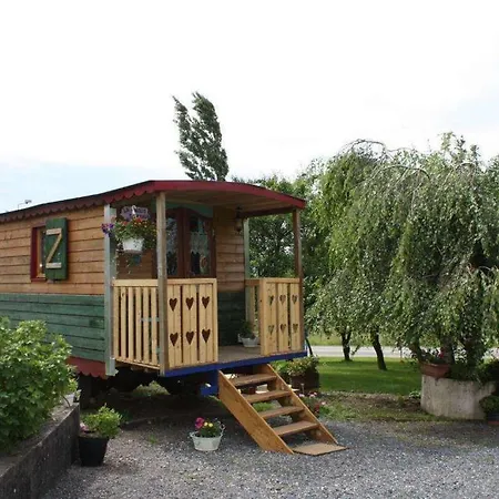 Aux Coeurs De Marie Bed and Breakfast *